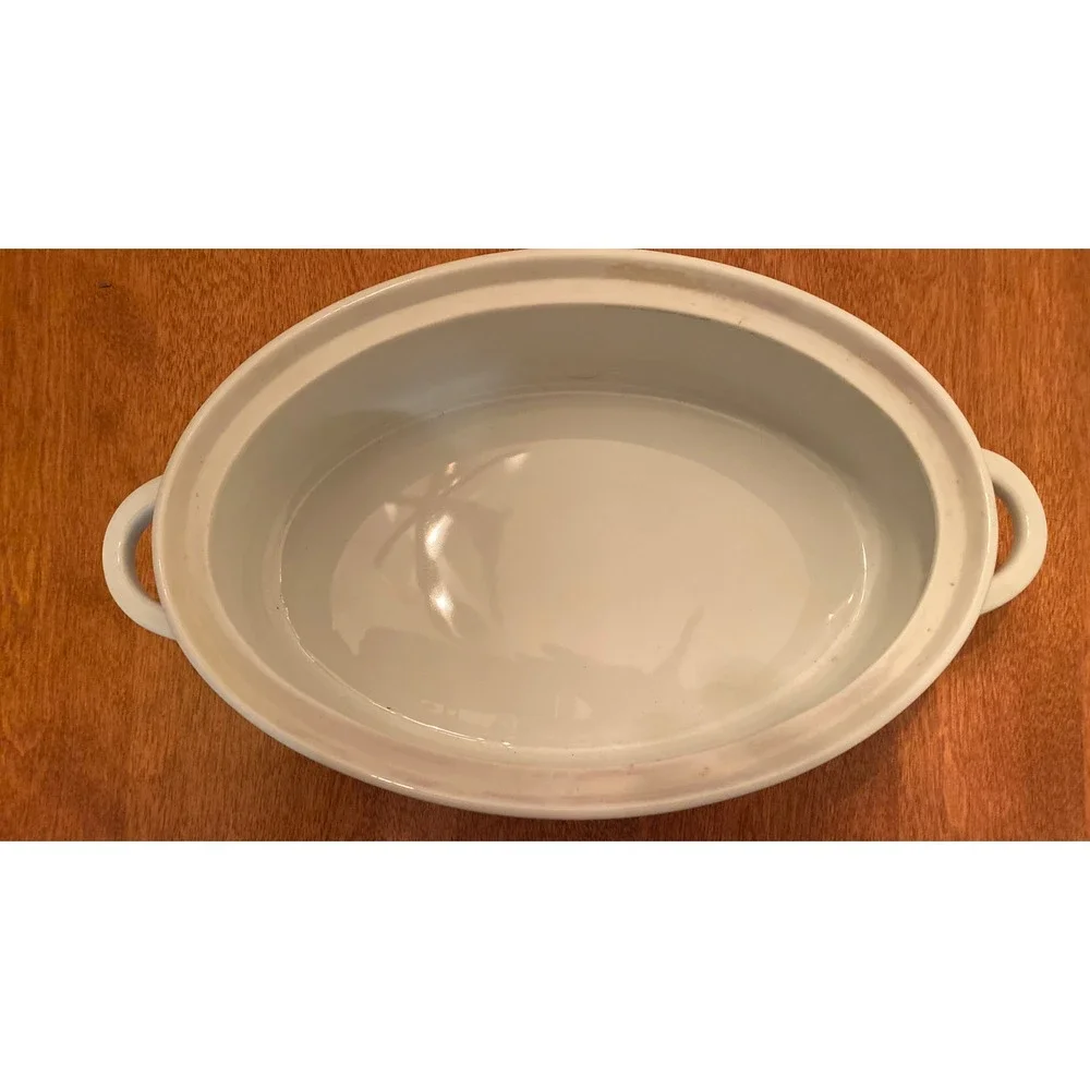 Anchor  Ovenware  1.5 quart oval casserole and lid   